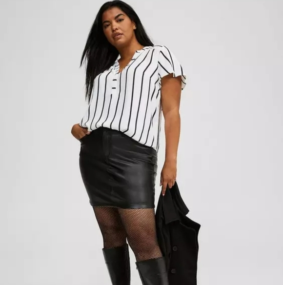 ❄️❄️ Torrid 2x Harper Georgette Pullover Flutter Blouse - Picture 1 of 6